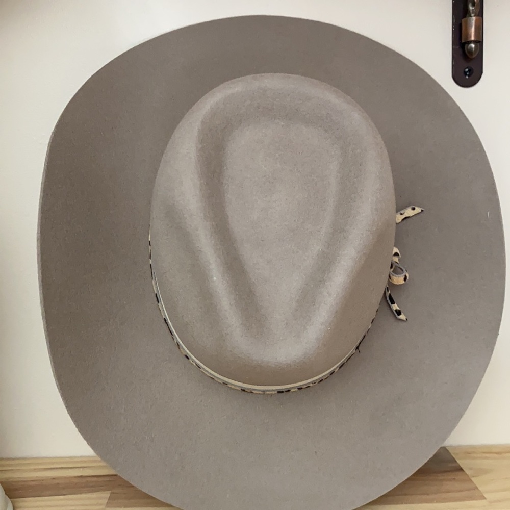 . WYETH New rare wool tan gray hat with leather calf hair cheetah bow! - Picture 4 of 5